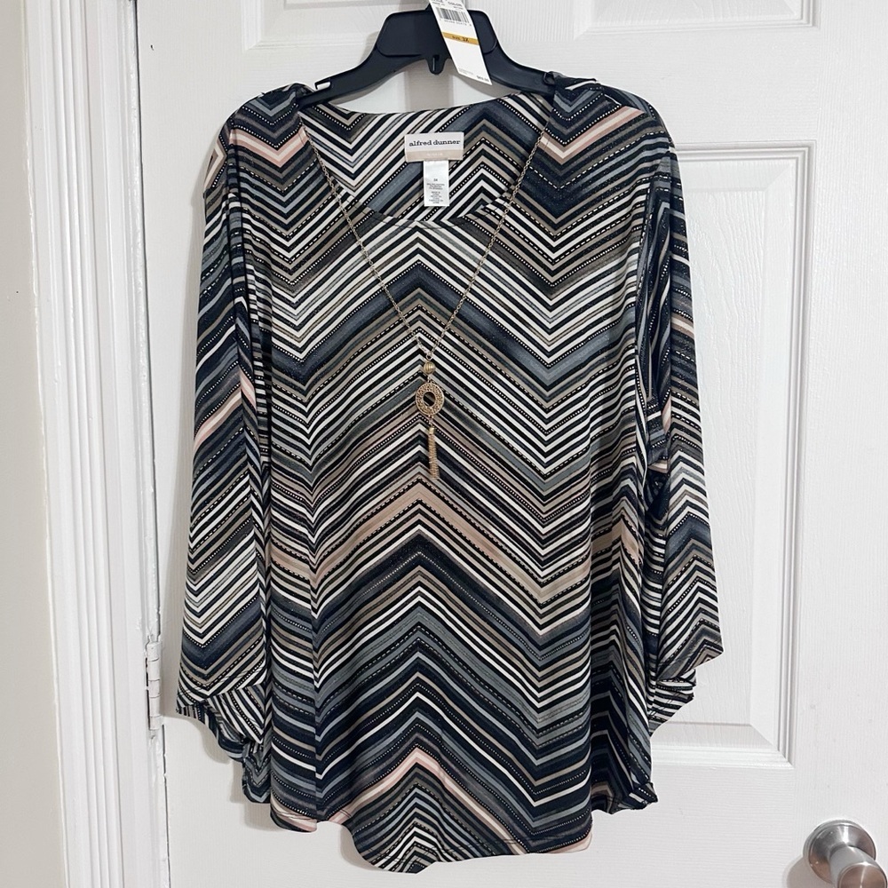 Alfred Dunner 3X NWT Chevron Top w/ Necklace 3/4 Sleeve Plus Size - Picture 2 of 11